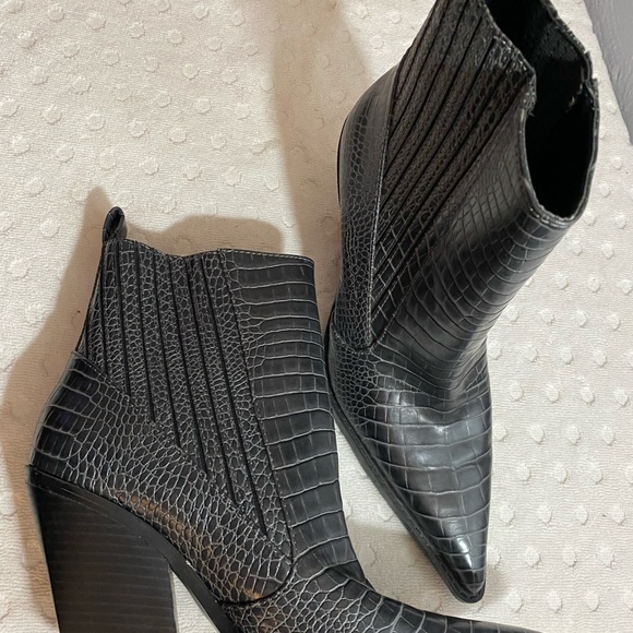 ZARA Reptile Pattern Dark Grey Cowboy Type Boot - Picture 13 of 16